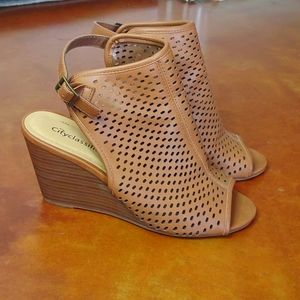 Cityclassified tan leather wedges size 7